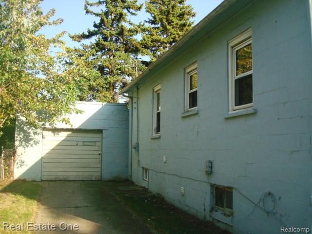 8405 Jackson Avenue, Warren, MI 48089 — Photo 15