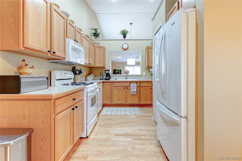 11126 Strathmore Court, Grand Blanc, MI 48439 — Photo 15