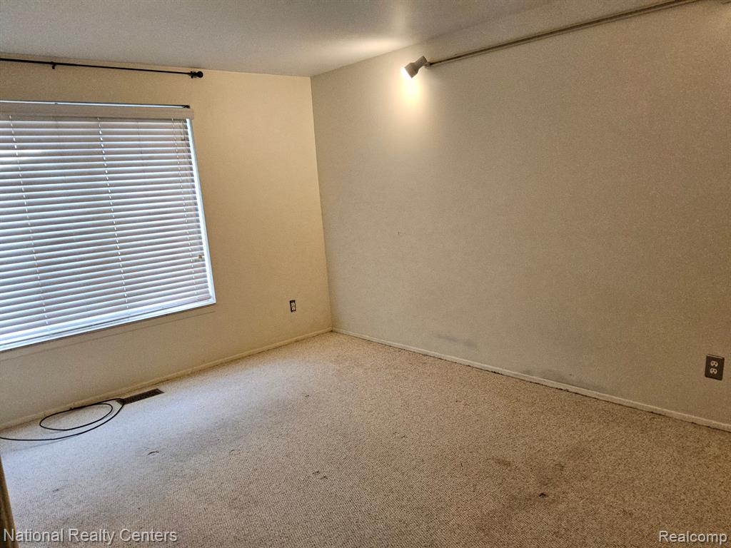 8676 Community Blvd Boulevard, Warren, MI 48093 — Photo 17