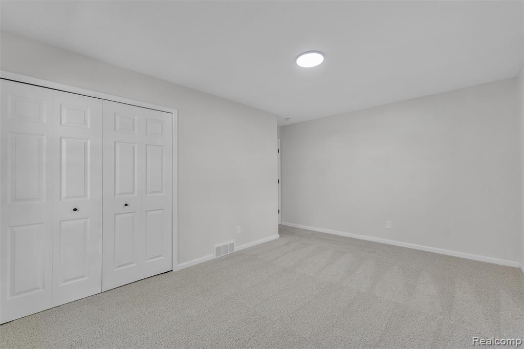 18755 Cambridge Boulevard, Lathrup Village, MI 48076 — Photo 40