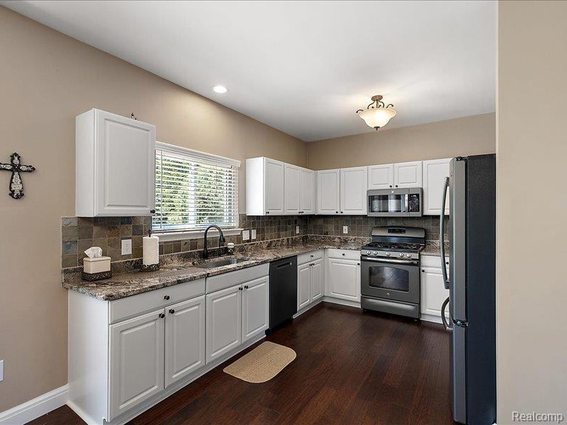 4884 Georgetown Drive, Rochester, MI 48306 — Photo 22