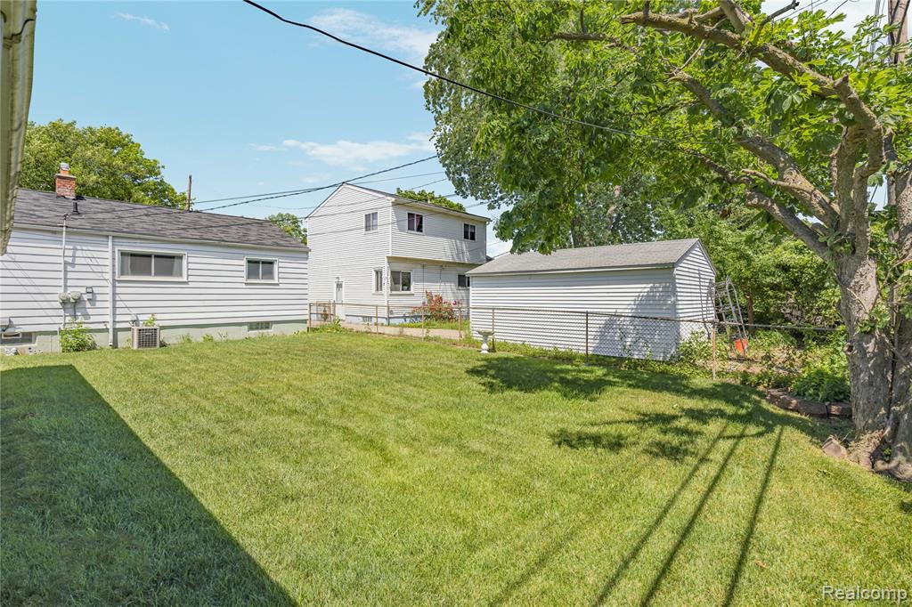 33441 Leona Street, Garden City, MI — Photo 40