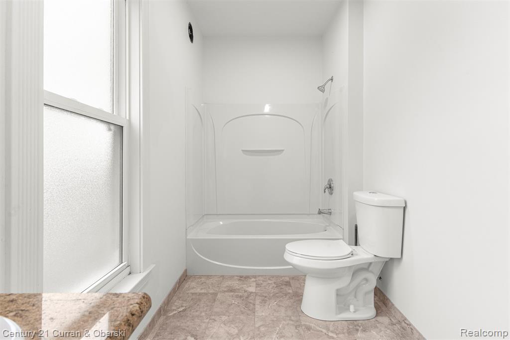 8004 N Farmington Road, Westland, MI — Photo 16