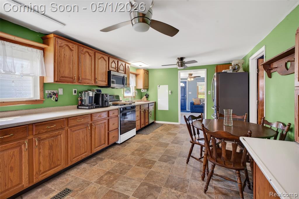 677 Lindbergh Street, Wyandotte, MI 48192 — Photo 27