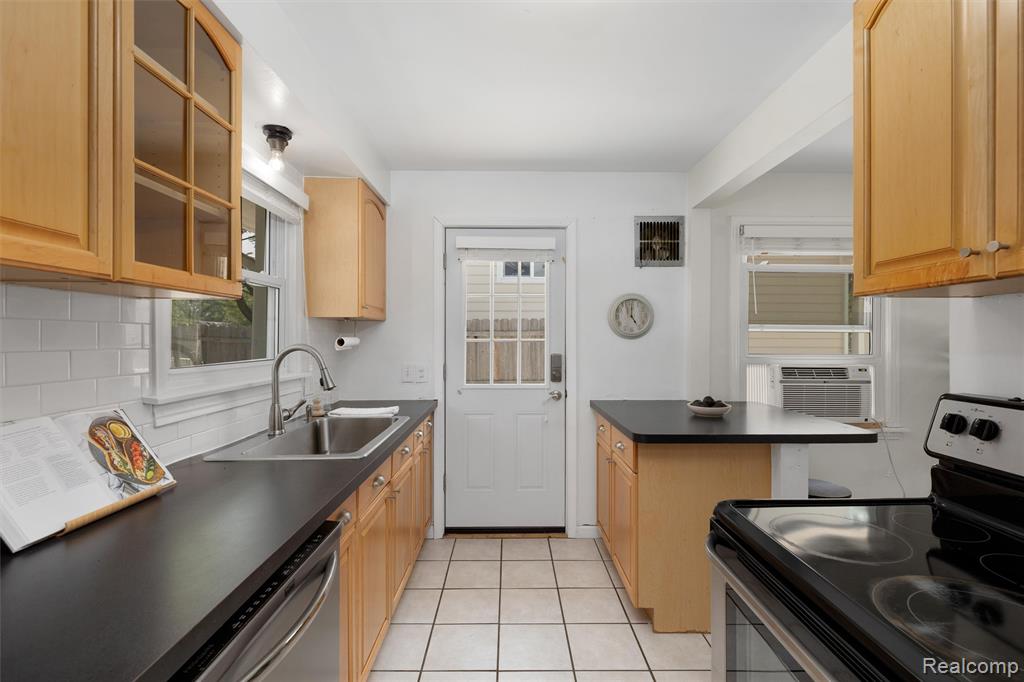 4614 Olivia Avenue, Royal Oak, MI 48073 — Photo 9