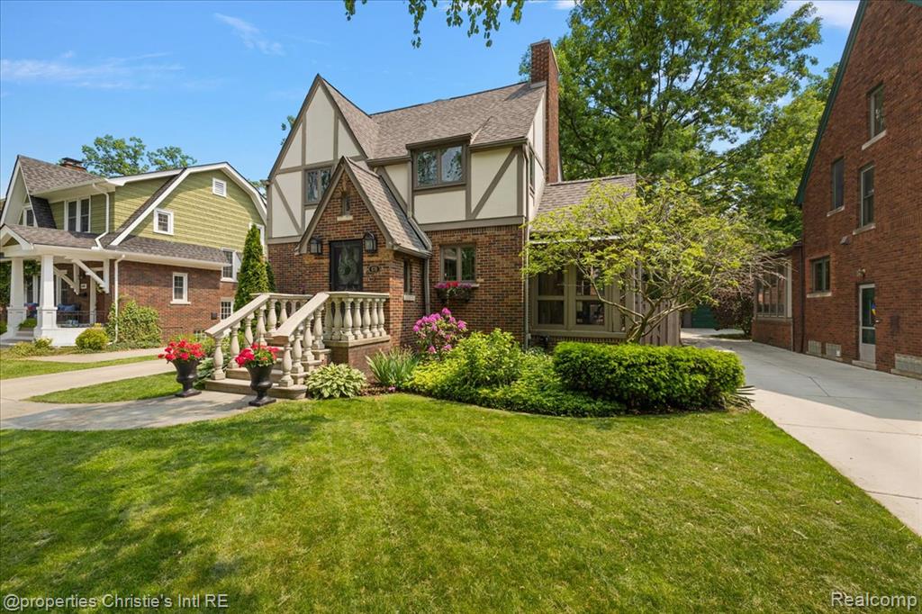 676 Washington Road, Grosse Pointe, MI 48230 — Photo 2