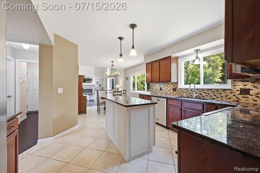 4638 Fox Chase Drive, White Lake, MI 48383 — Photo 10