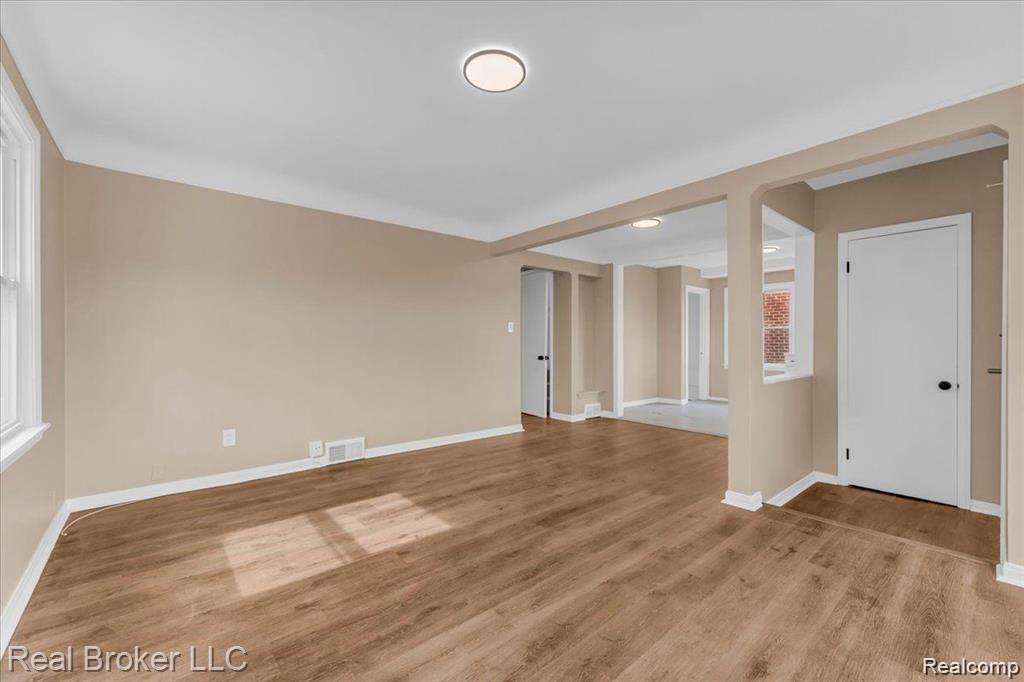 9715 WOODBINE, Redford, MI 48239 — Photo 4