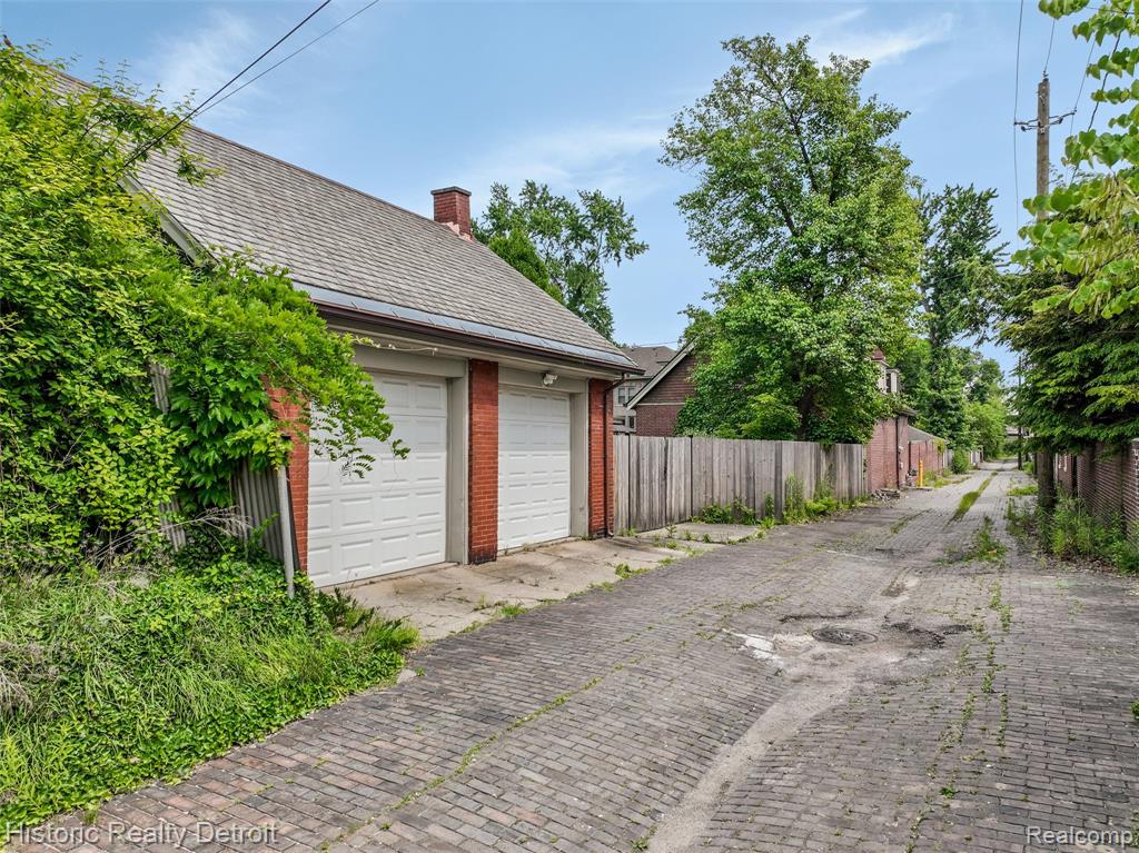 1027 Burns Street, Detroit, MI 48214 — Photo 68