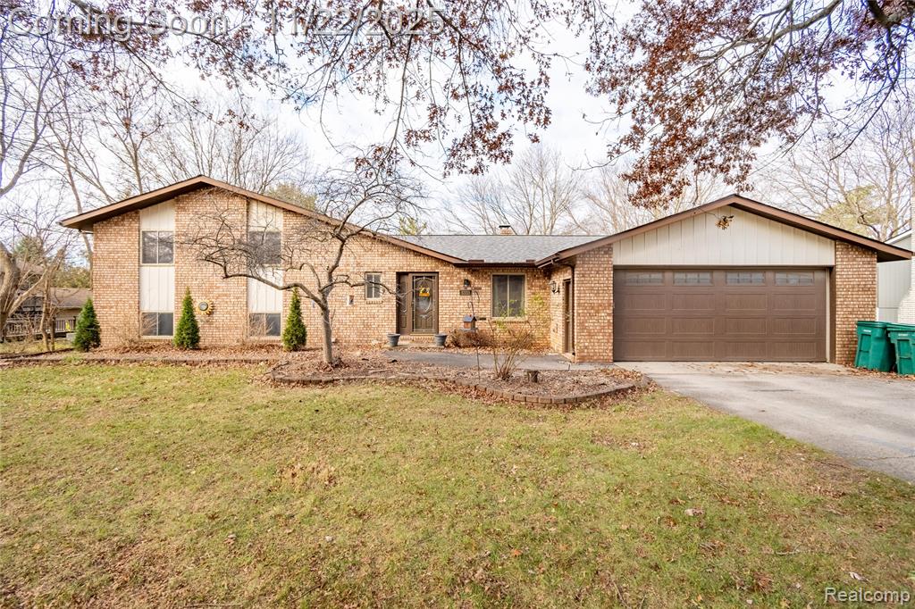 5333 Waterford Road, Clarkston, MI — front exterior