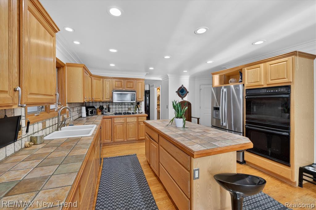 5721 Coralwood Court, Commerce Twp, MI 48382 — Photo 16