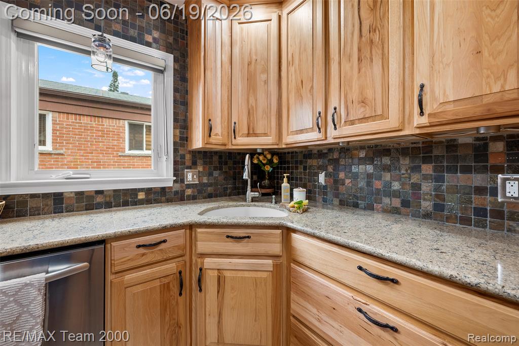 6155 N Silvery Lane, Dearborn Heights, MI 48127 — Photo 19