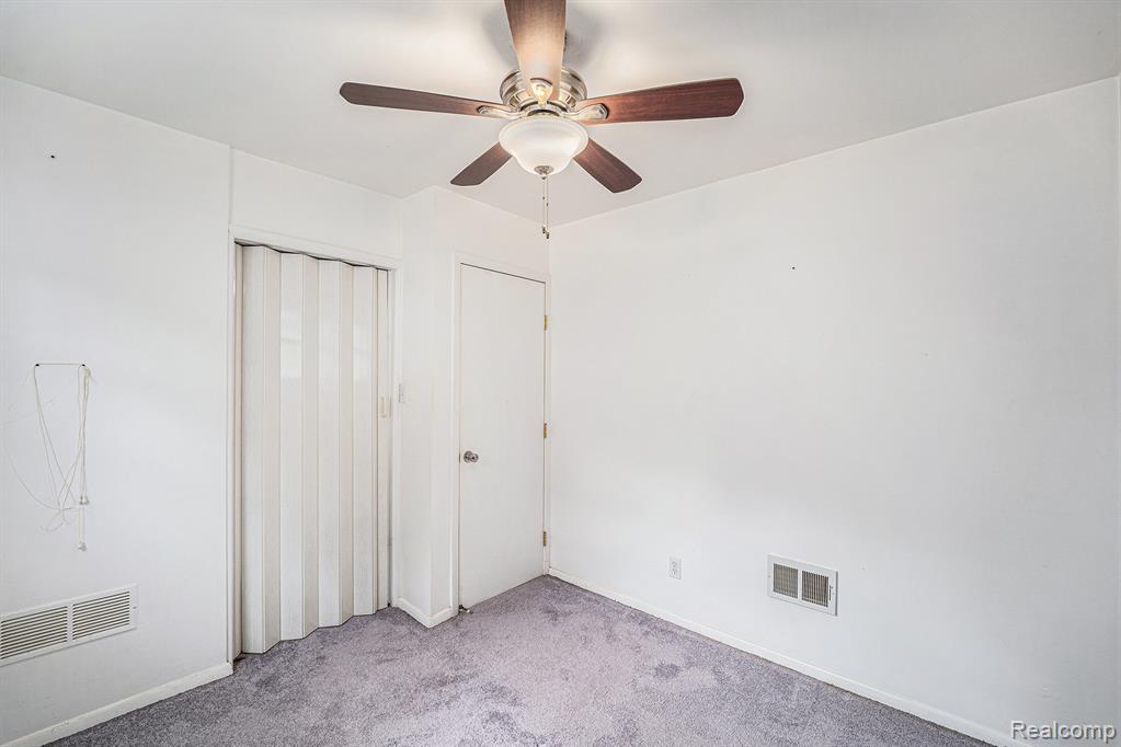 940 Mace Avenue, Madison Heights, MI 48071 — Photo 13