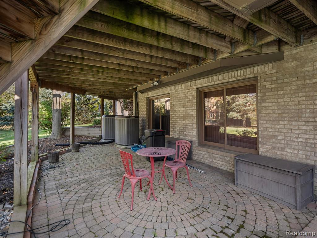 5724 Murfield Drive, Rochester, MI 48306 — Photo 11