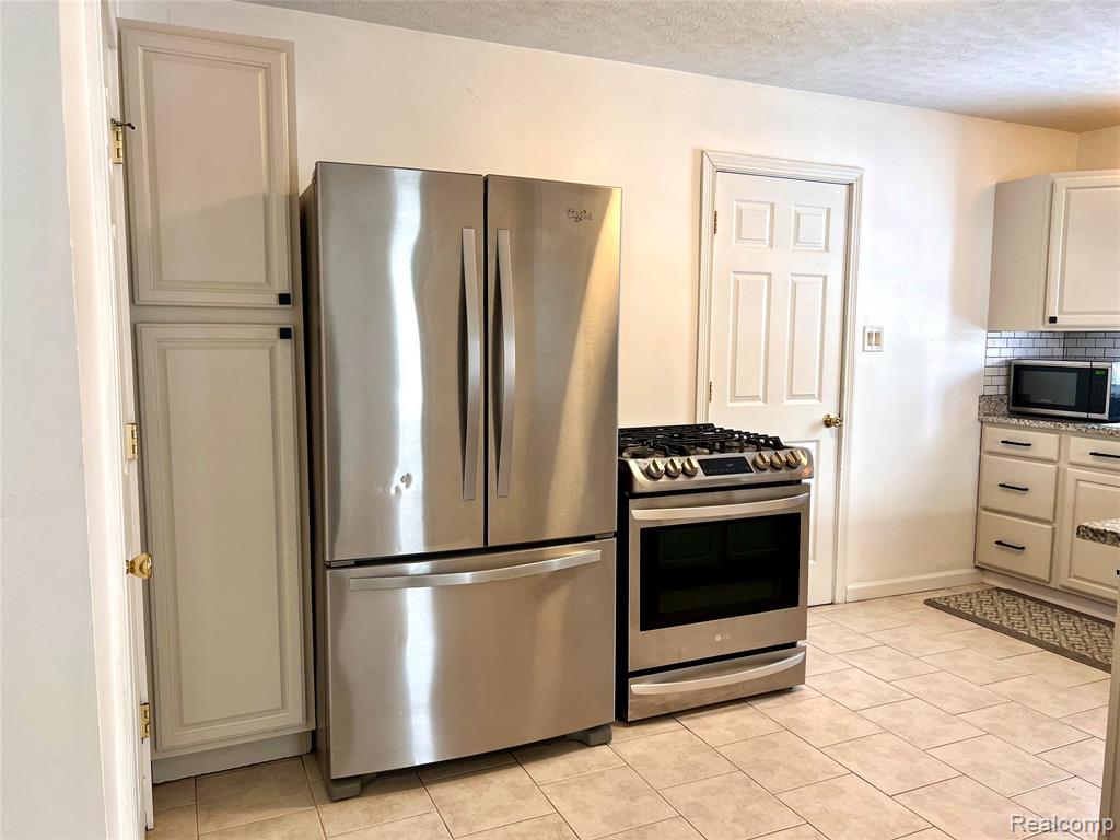 396 South Boulevard W, Rochester Hills, MI 48307 — Photo 11