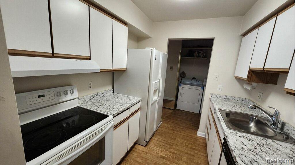 30060 W 12 MILE Road, 89, Farmington Hills, MI 48334 — Photo 5