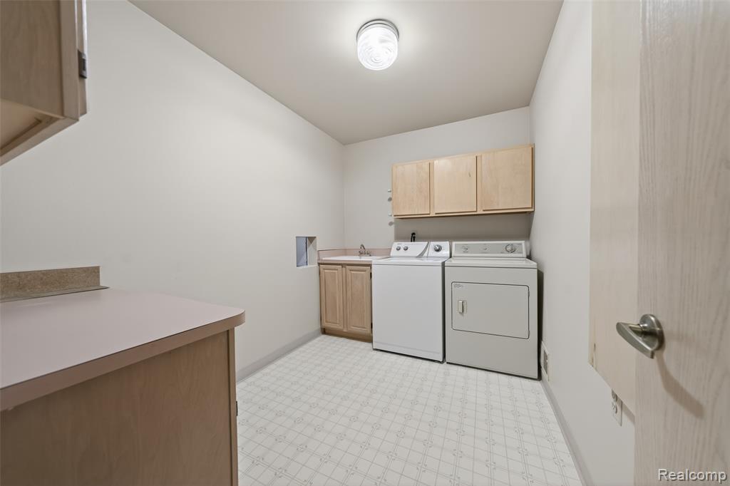 47140 Hunters Chase Drive, Macomb, MI 48042 — Photo 16