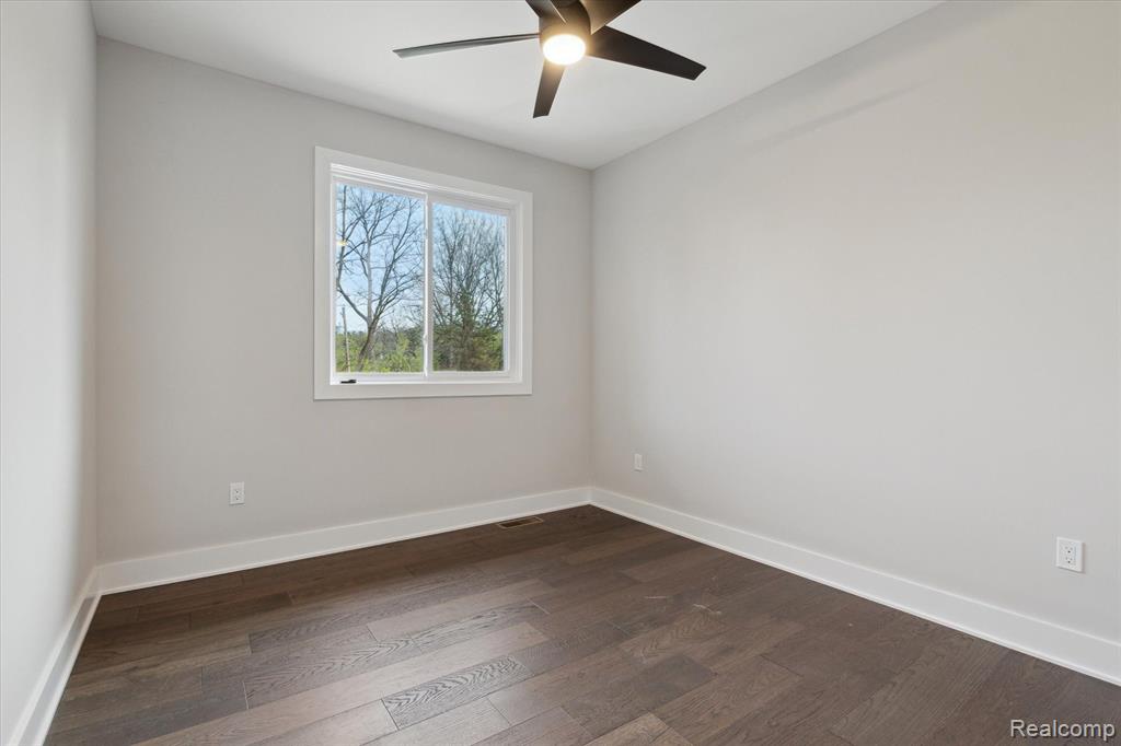 9 ANNANDALE, Leonard, MI 48367 — Photo 31