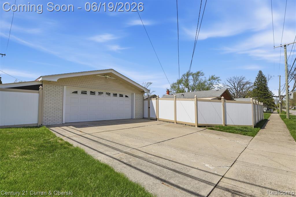 24605 Eton Avenue, Dearborn Heights, MI 48125 — Photo 28