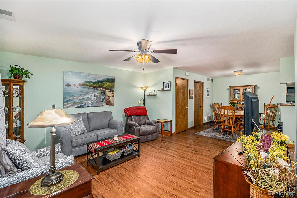 254 MARIGOLD Circle, Westland, MI — Photo 4