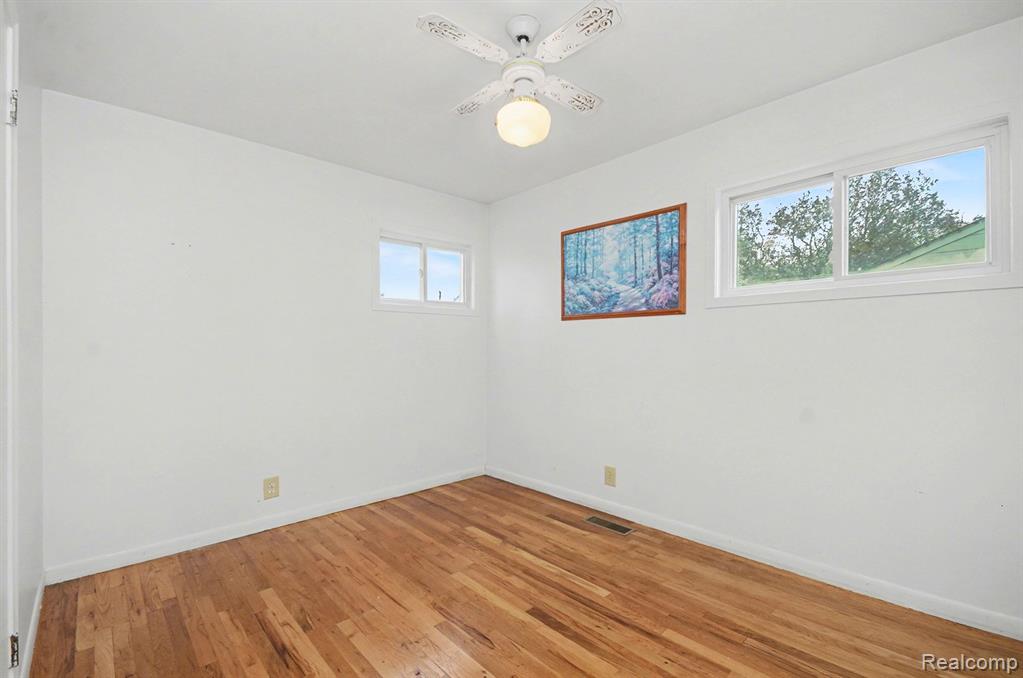 74 E Colgate Avenue, Pontiac, MI 48340 — Photo 10