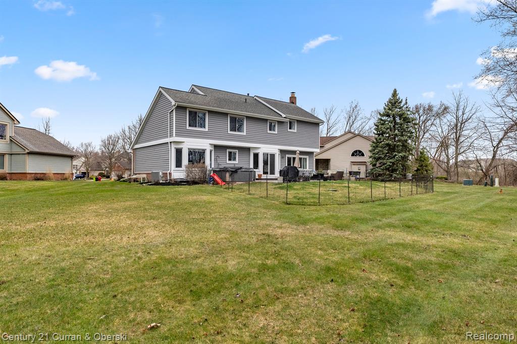 42745 LEDGEVIEW Drive, Novi, MI 48377 — Photo 48