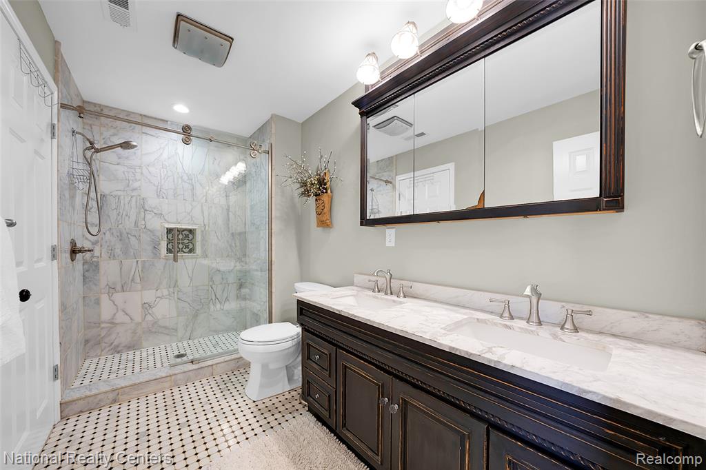 895 S Pontiac Trail, C203, Walled Lake, MI 48390 — Photo 6