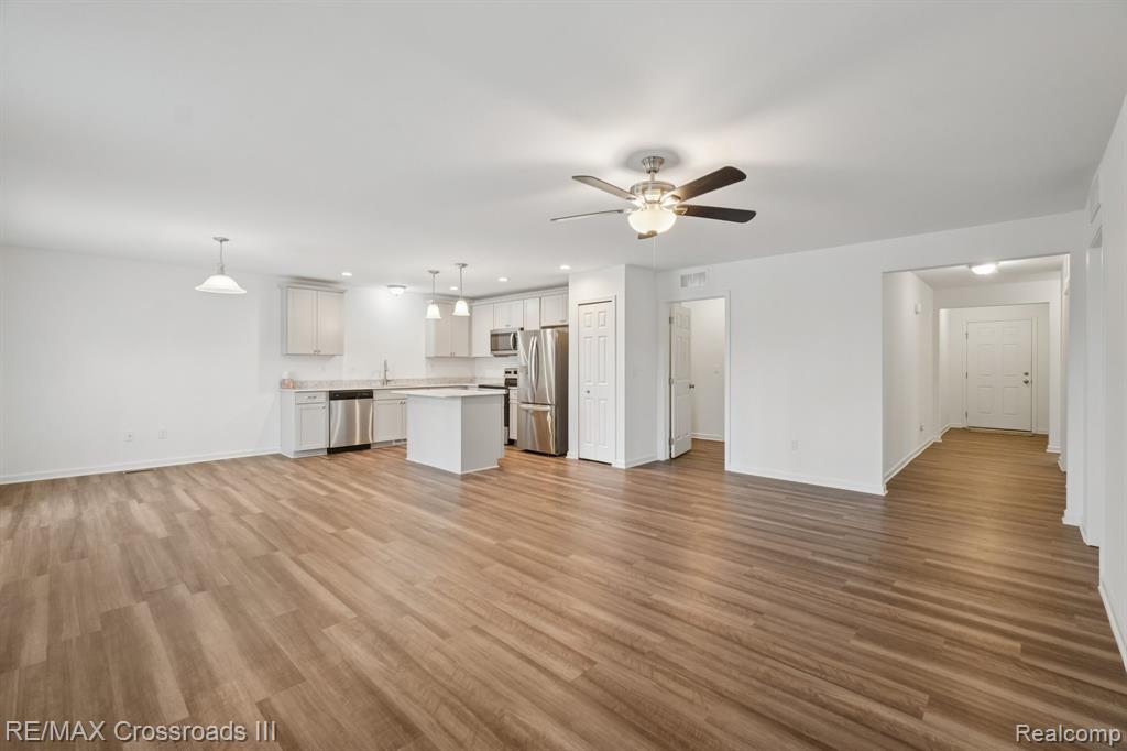 10324 Swan Lake Circle, Ypsilanti, MI 48197 — Photo 8