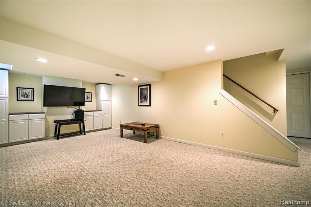 978 Oak Ridge Circle, Brighton, MI 48116 — Photo 35
