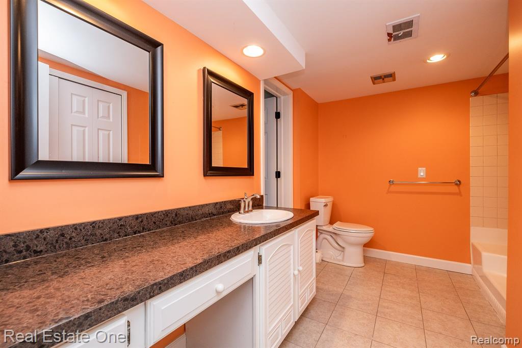 6534 RED CEDAR Lane, West Bloomfield, MI 48324 — Photo 30