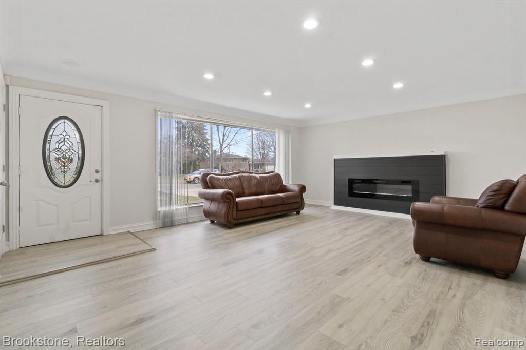 41920 MAROLD Drive, Sterling Heights, MI 48314 — Photo 13