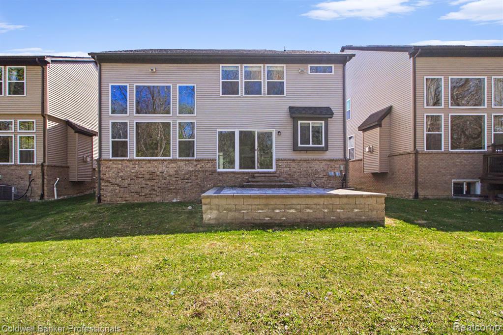 4817 W Stonegate Circle, Lake Orion, MI — Photo 4