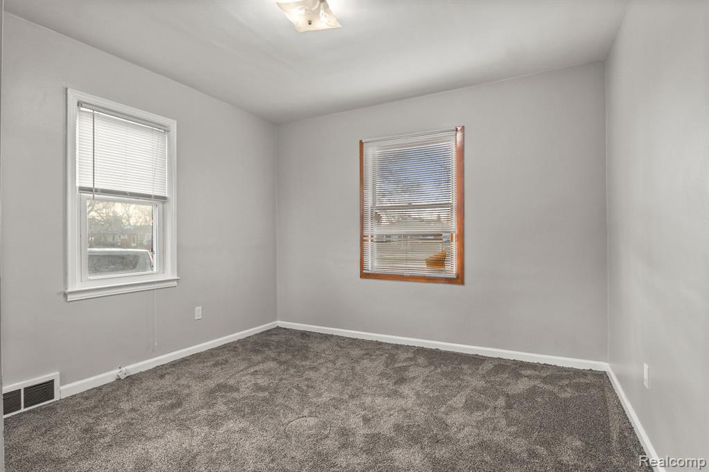 6500 N VERNON Street, Dearborn Heights, MI 48127 — Photo 18