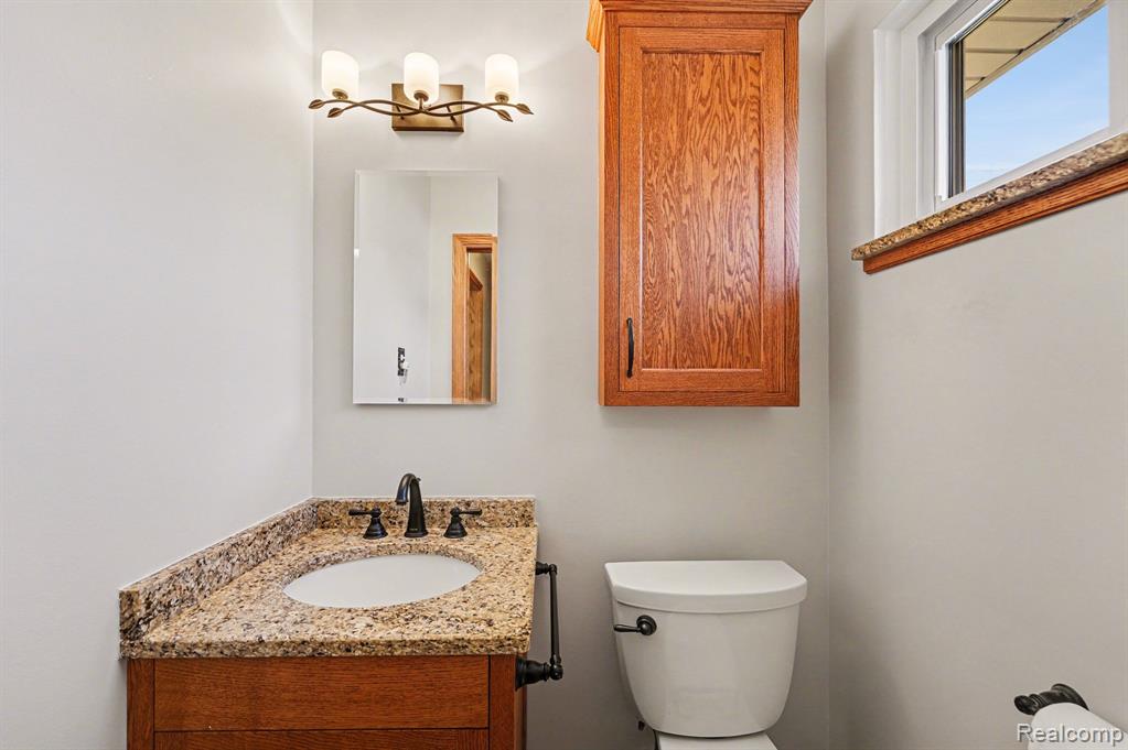 9001 Denne Street, Livonia, MI 48150 — Photo 16