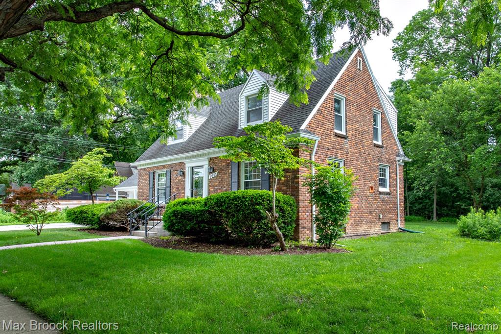 25830 Berkley Avenue, Huntington Woods, MI — Photo 55