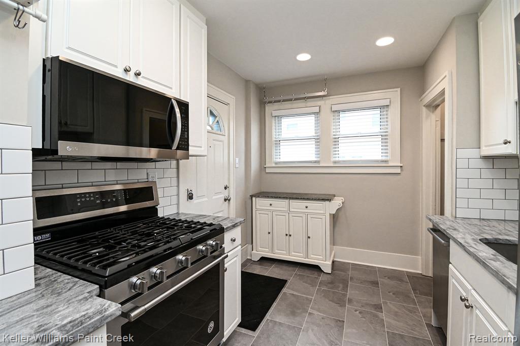 606 N CENTER Street, Royal Oak, MI 48067 — Photo 18