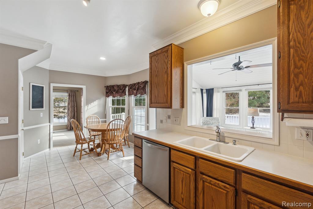 2086 CUMBERLAND Drive, Brighton, MI 48114 — Photo 11