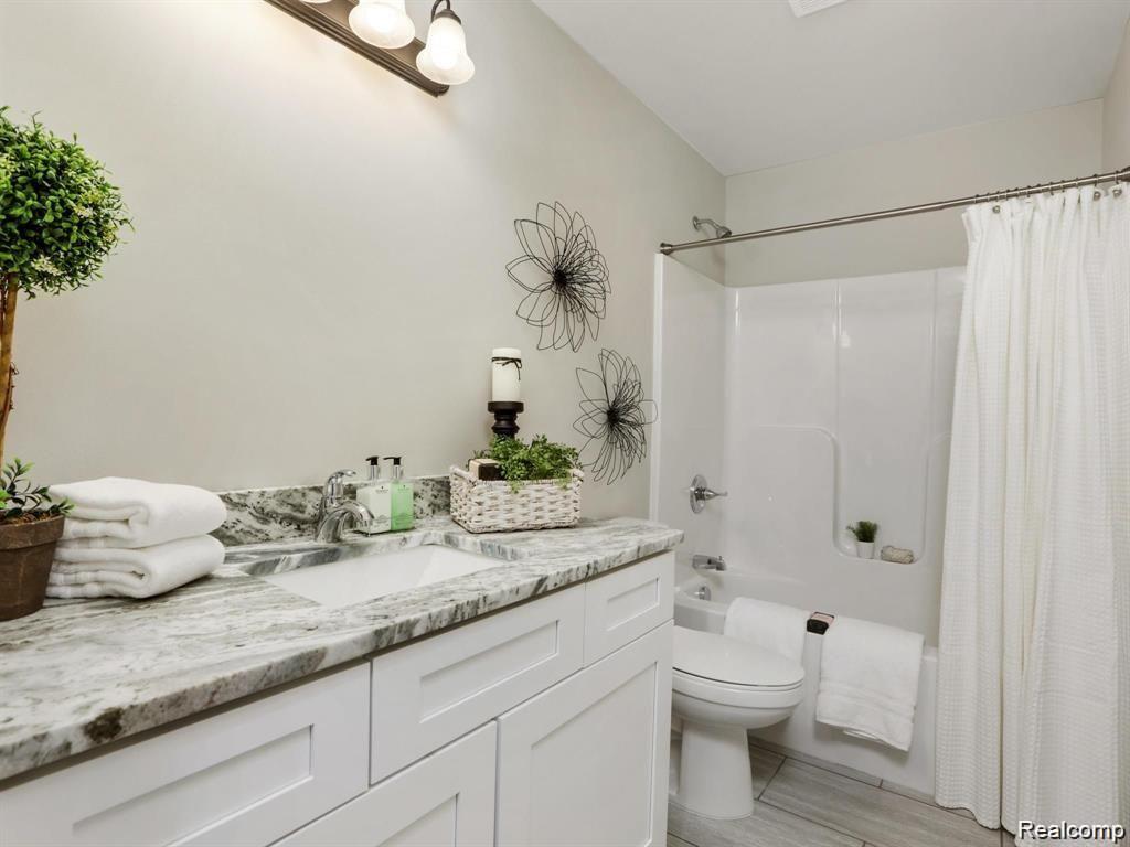 715 ORCHARD RIDGE Court, Ortonville, MI 48462 — Photo 28