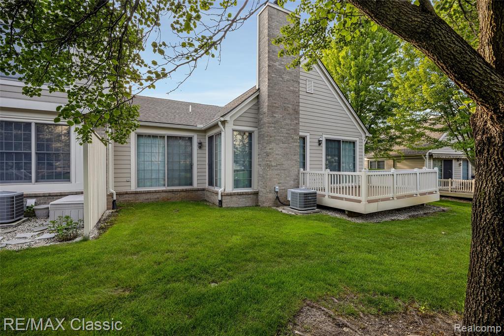 16934 Lochmoor Circle W, Northville, MI 48168 — Photo 29
