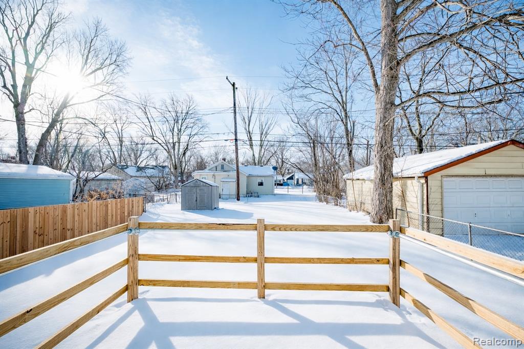 419 W Bernhard Avenue, Hazel Park, MI 48030 — Photo 24
