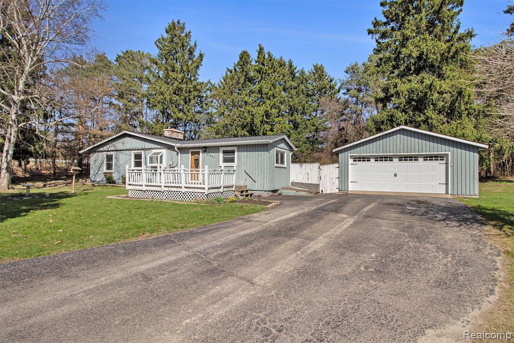 5951 Flemings Lake Road, Clarkston, MI — Photo 2