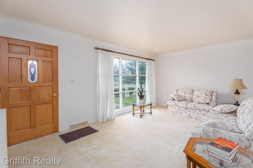 61305 FAIRLAND Drive, South Lyon, MI 48178 — Photo 5