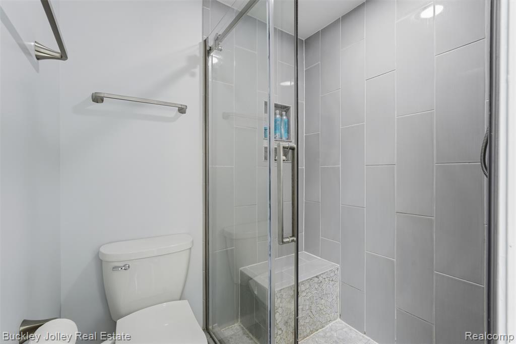 7829 Hillside Lakes Drive, Brighton, MI 48116 — Photo 22
