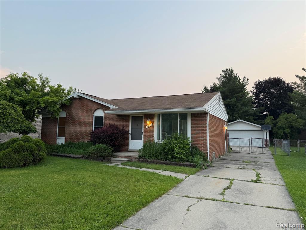 42113 CLAYTON Street, Clinton Twp, MI 48038 — Photo 14
