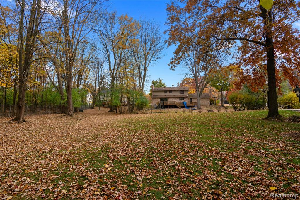 5023 Meadowbrook Drive, West Bloomfield, MI — Photo 31