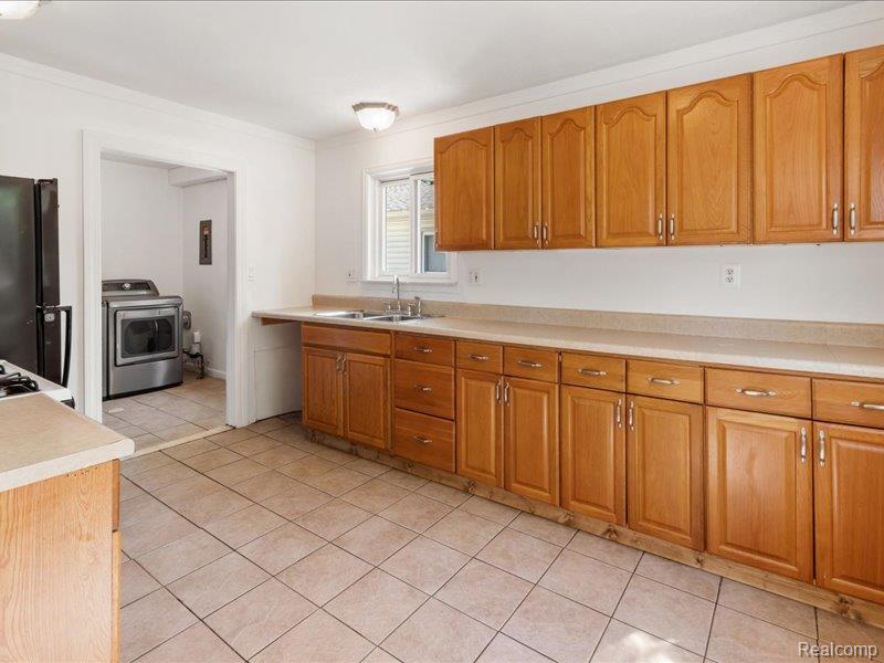9255 Sylvia Street, Taylor, MI 48180 — Photo 13