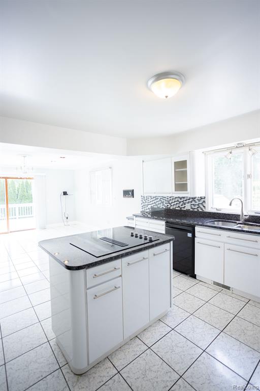 5881 NANEVA, West Bloomfield, MI — Photo 17
