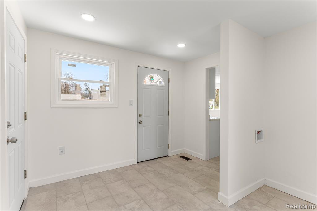 291 ALMONT Avenue, Almont, MI 48003 — Photo 23