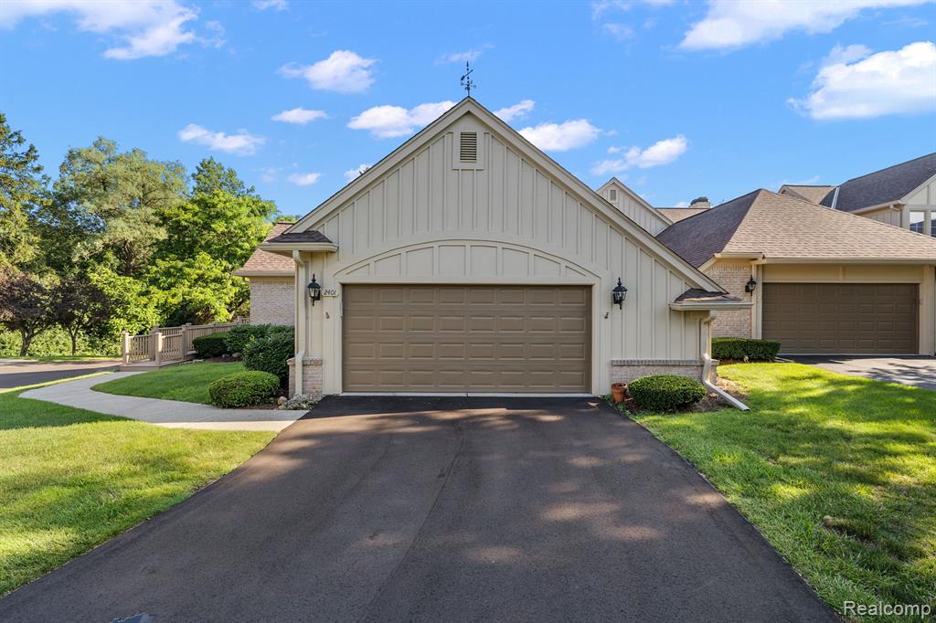 2401 HICKORY GLEN Drive, Bloomfield Hills, MI 48304 — Photo 4