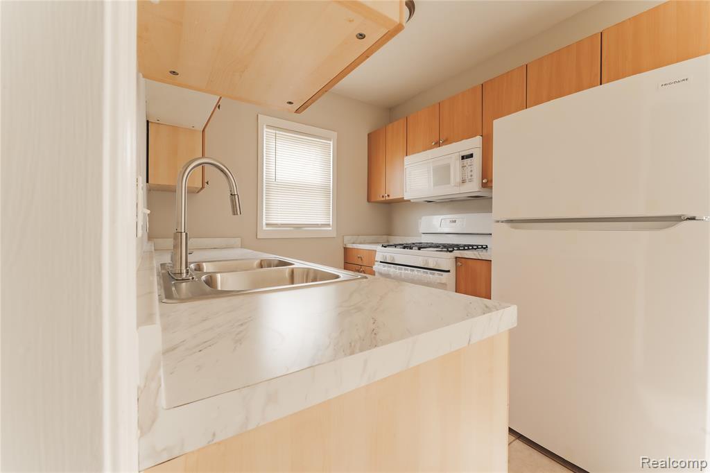 15765 Nicolai Avenue, Eastpointe, MI 48021 — Photo 21
